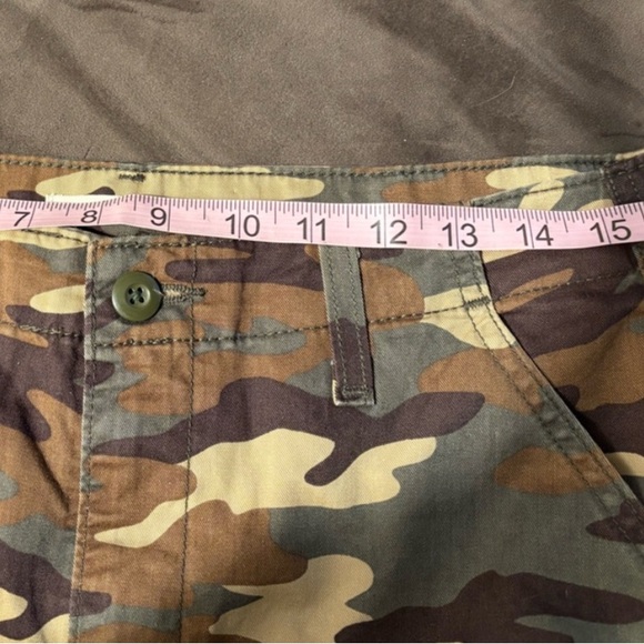 💕NWT Levi's 94” Baggy Cargo Camo Straight Leg Jeans size 28x30 - Picture 12 of 13